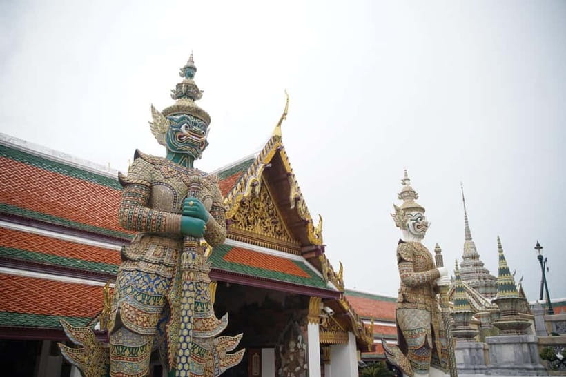 Bangkok: Grand Palace, Wat Pho, Wat Arun Sacred & Local Tour - Price and value: what $18 covers, and what you still must pay