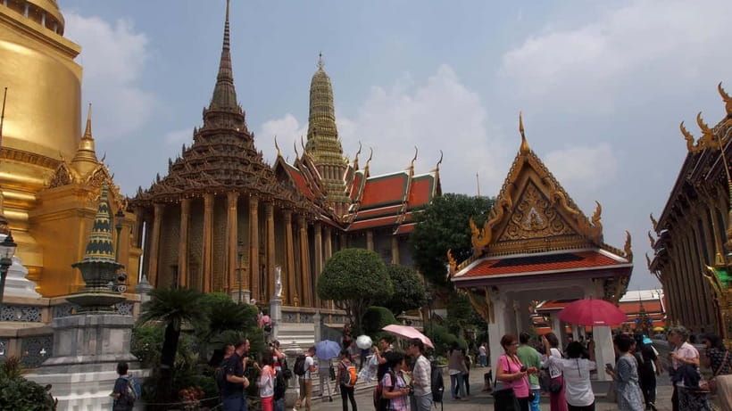 Bangkok: Grand Palace, Wat Pho, Wat Arun Sacred & Local Tour - The heat factor and how the group day really feels