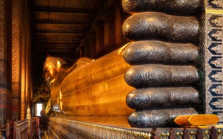 Bangkok: Grand Palace, Wat Pho, & Wat Arun Walking Tour - Lunch and the Chao Phraya river hop: the break you will actually need