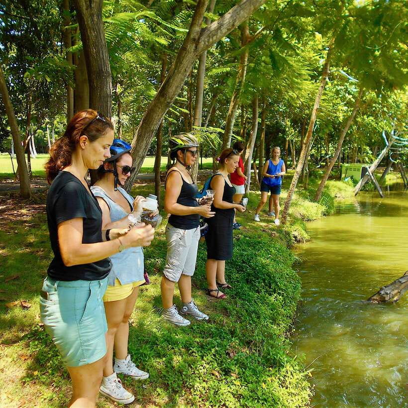 Bangkok green oasis guided bike tour with boat ride - Cycling the Phra Pradaeng peninsula, the quiet breathing room