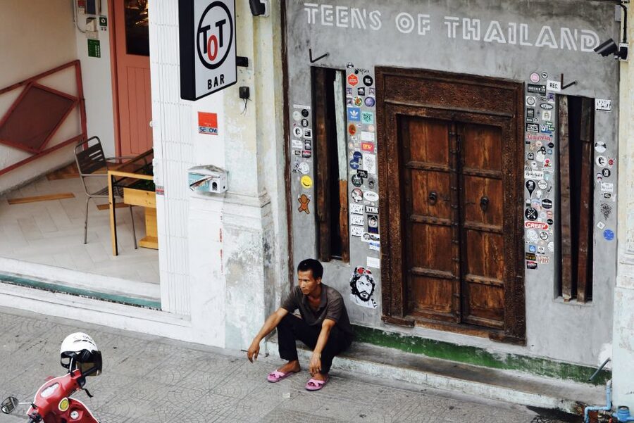Bangkok: Guided Bar Hopping Night Tour with Private Option - Key points at a glance