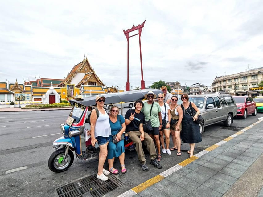 Bangkok: Guided Tour in a Typical Thai Tuk-Tuk - Pak Khlong Talat Flower Market and the Lotus Flower Activity