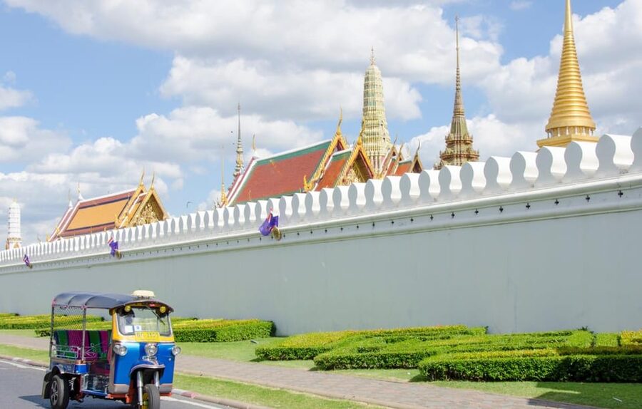 Bangkok: Guided Tour in a Typical Thai Tuk-Tuk - Group Setup, Guide Style, and How to Get the Best Seat