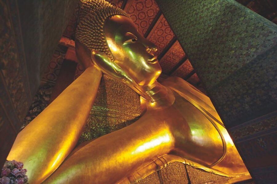 Bangkok: Half Day City and Temples (join tour) - Stop 2: Wat Po, Reclining Buddha at 46 Meters and the Pagodas of the Kings