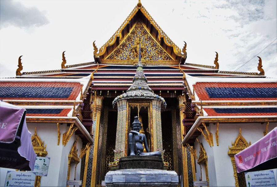 Bangkok: Half-Day Temple and Grand Palace Private Tour - Chinatown to Wat Pho: a cultural shift you can feel