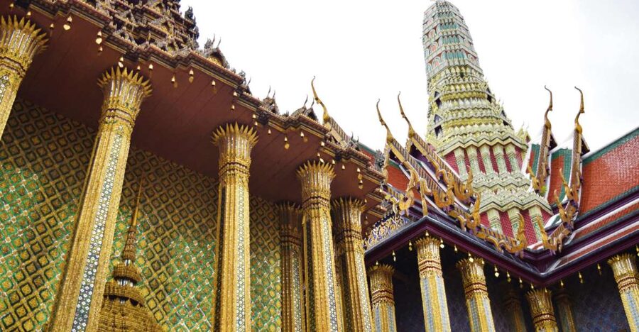 Bangkok: Half-Day Temple and Grand Palace Private Tour - Starting with Wat Trimitr, the gold Buddha that stops traffic