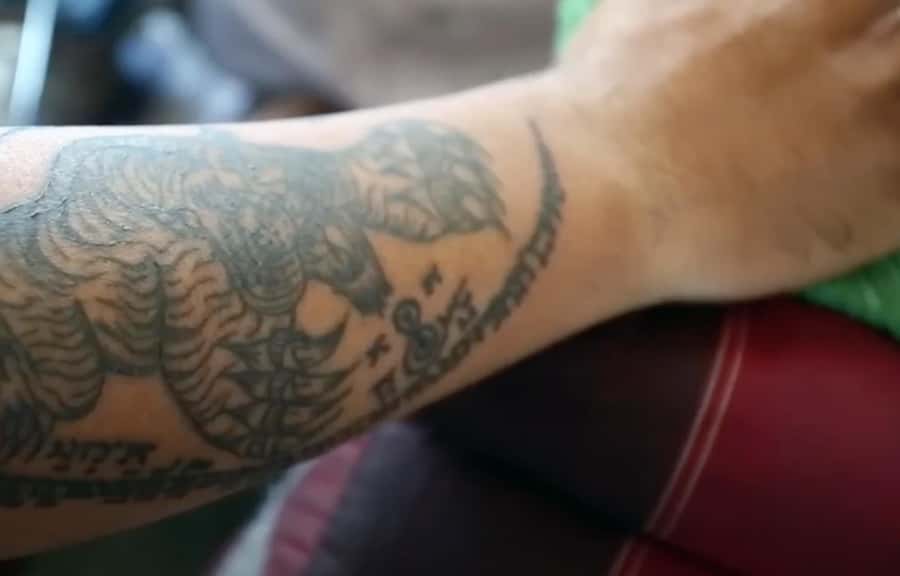 Bangkok: Hand-Poke Tattoo Guide at Wat Bang Phra & Blessing - Na Naa Thong Golden Face blessing for prosperity