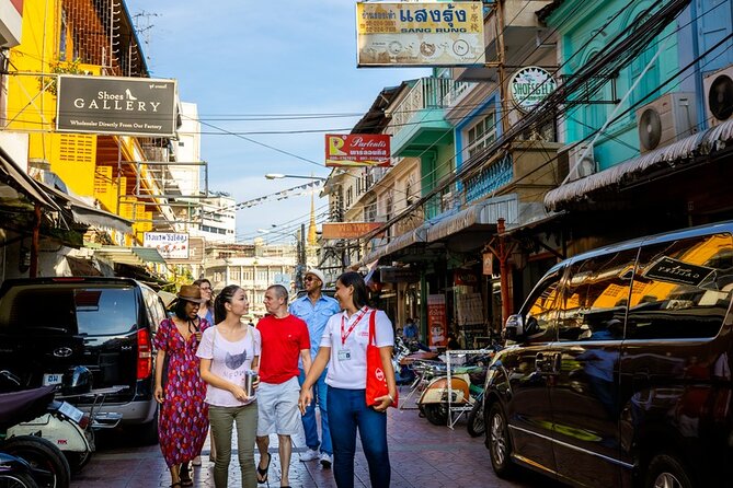 Bangkok Hidden Gems: Talad Noi, Chinatown & Street Food Tour - Chinatown crossings and Wat Mangkon Kamalawat to finish