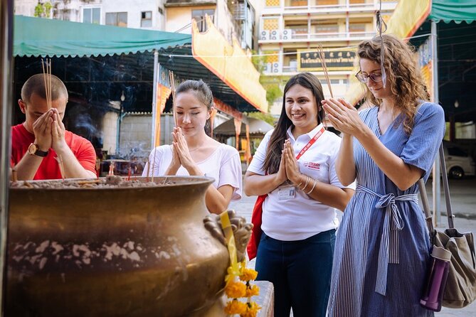 Bangkok Hidden Gems: Talad Noi, Chinatown & Street Food Tour - What street food samples you’ll likely eat, and how to pace yourself