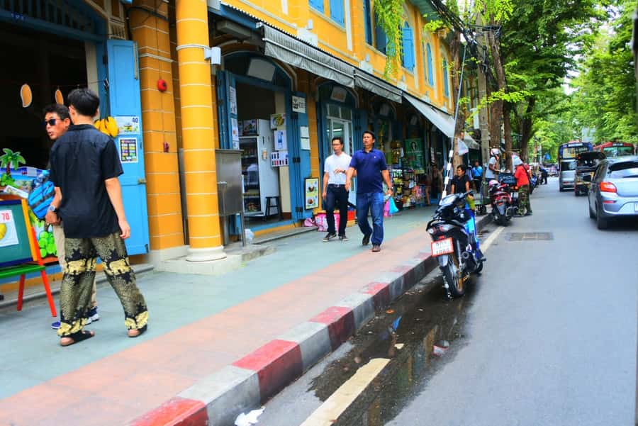 Bangkok: Highlights, Temples, and Canal Tour with Lunch - The real value: how guides shape the day in small-group pacing