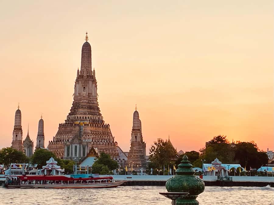 Bangkok: Highlights with Food Tour & Sunset in Wat Arun - Where you end up: Chinatown or near Wat Mung Korn MRT