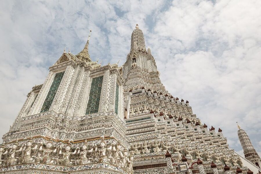 Bangkok: Historical Temples Tour & Hidden Bar at Sunset - Getting started at Café Amazon or Sanam Chai, and how to avoid losing time