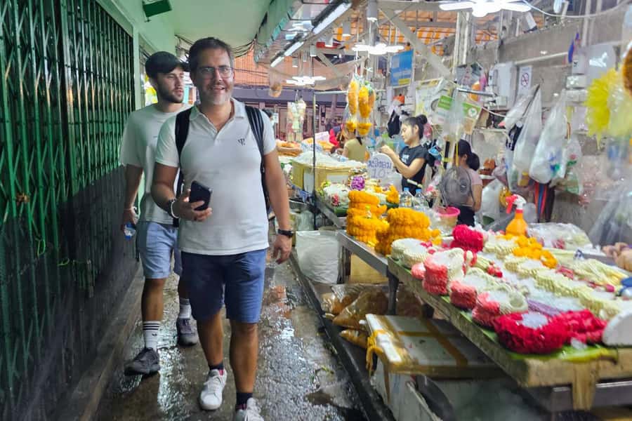 Bangkok in a Day: Must-Visit Highlights Tour with a Guide - Pak Khlong Talat flower market: a quick local hit that changes the day