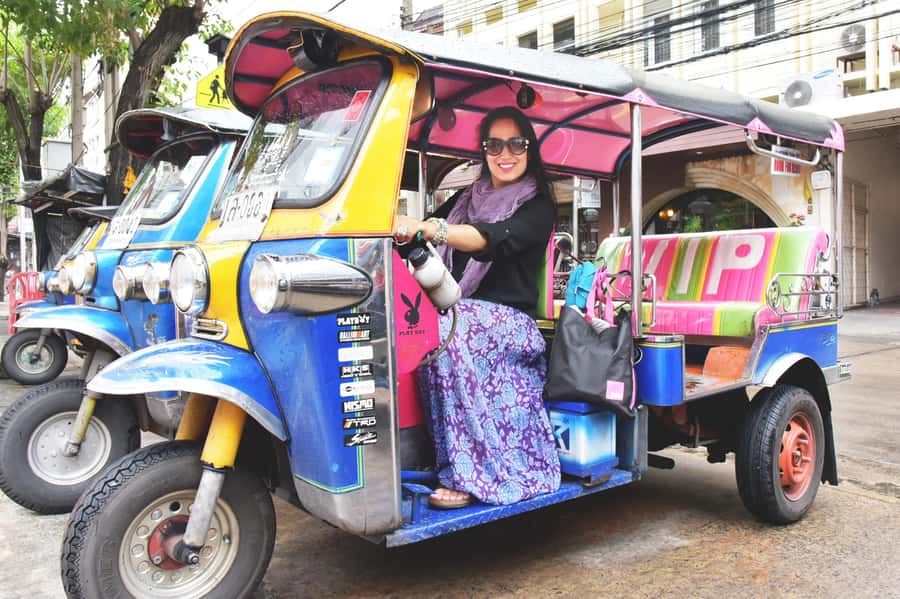Bangkok in a Day: Must-Visit Highlights Tour with a Guide - Chinatown and the old market: what to look for beyond souvenir lanes