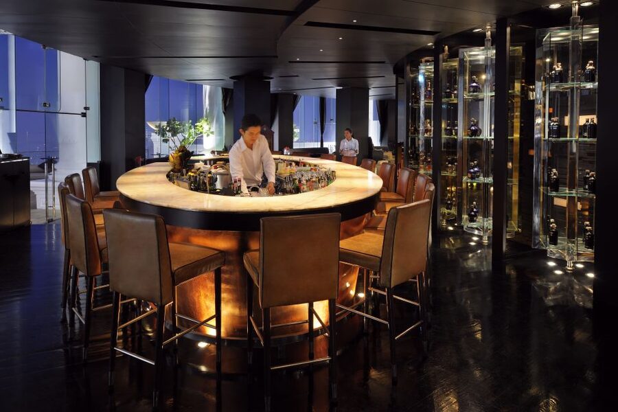 Bangkok: Lebua Rooftop Bar Reservation & Round-Trip Transfer - Why Lebua Rooftop at State Tower feels like a Bangkok must