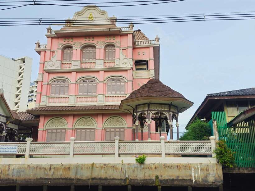 Bangkok Long Boat Canal a Big Buddha & Culture Markets Tour - Walking the old path, Klong Bang Luang village life, and wooden house views