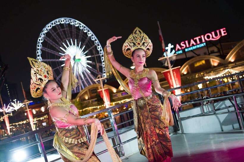 Bangkok: Luxury White Dinner Cruise Free Flow Beer and Wine - What you actually get for dinner and drinks