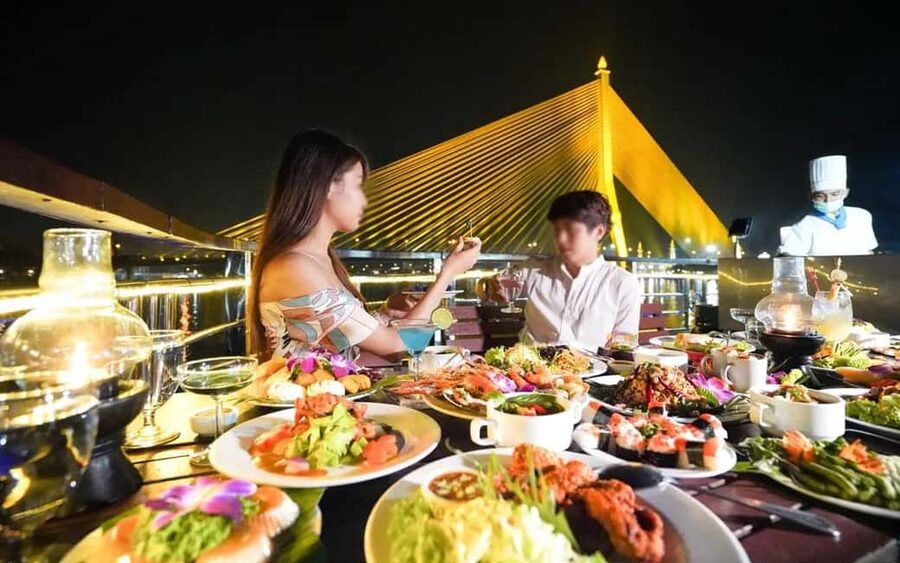 Bangkok Luxury White: Sunset or Buffet Dinner Cruise - Your buffet on the Chao Phraya: seafood, Thai classics, and international picks