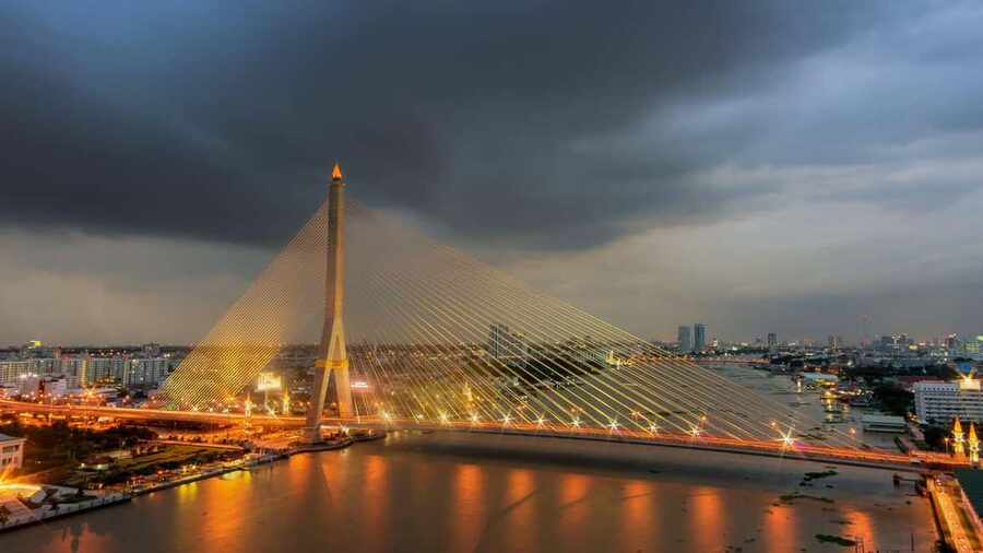 Bangkok Luxury White: Sunset or Buffet Dinner Cruise - Entertainment onboard: live music, cabaret, and Thai dance
