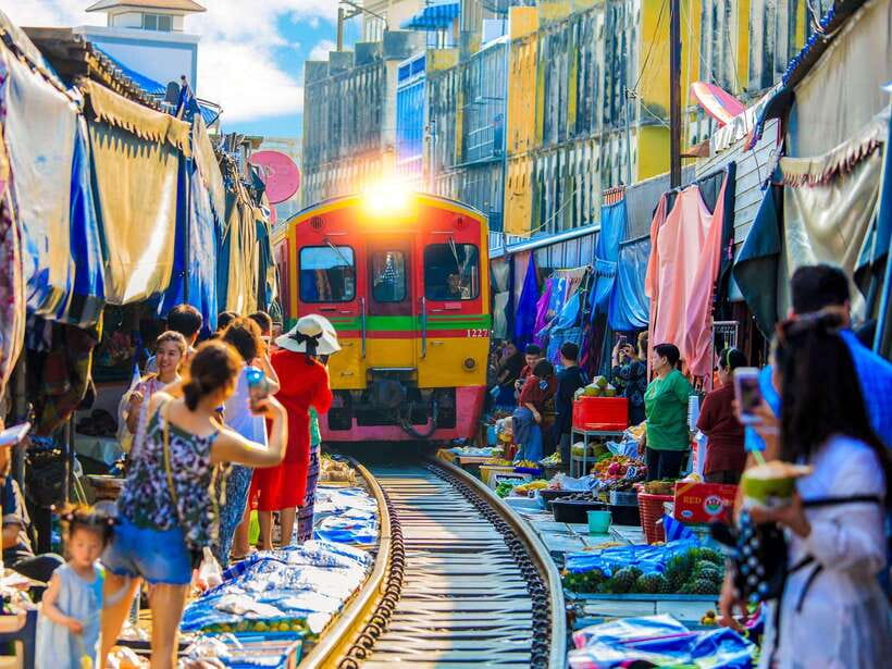 Bangkok: Maeklong Railway & Amphawa Floating Market Day Trip - A Day Trip That Actually Feels Like Thailand