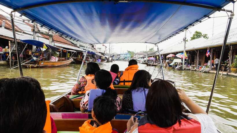 Bangkok: Maeklong Railway & Amphawa Floating Market Day Trip - Firefly Boat Cruise on the Maeklong River: The Best Dusk Timing