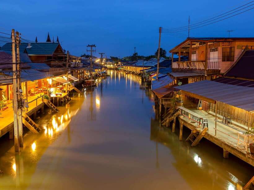 Bangkok: Maeklong Railway & Amphawa Floating Market Day Trip - Who This Trip Suits (And Who Should Skip It)