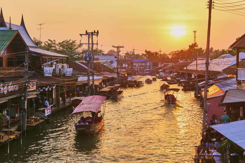Bangkok: Maeklong Railway & Amphawa Floating Market Day Trip - Maeklong Railway Market: Your One Shot at the Train