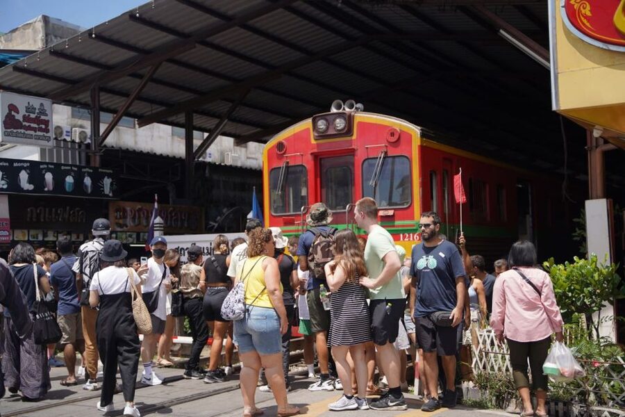 Bangkok: Maeklong Railway Market and Floating Market Tour - Food at both markets: what to budget and how guides help you eat smarter