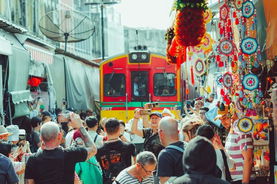 Bangkok: Maeklong Train Market & Floating Market Day Tour - Key Highlights You Will Remember