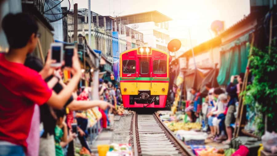 Bangkok: Maeklong Train Market & Floating Market Day Tour - Why This Market Day Trip Works So Well From Bangkok