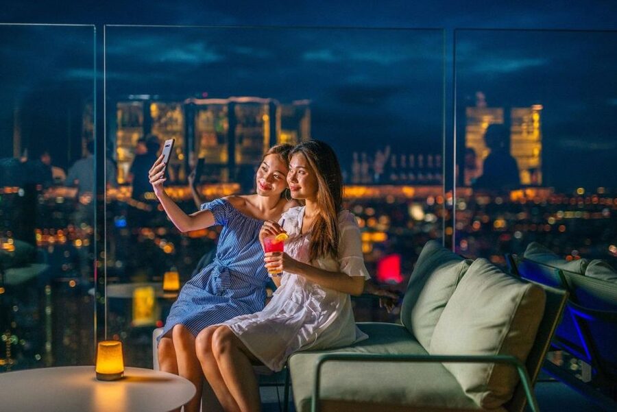 Bangkok: Mahanakhon SkyWalk Entry Ticket with Options - What to expect on arrival: security, lockers, and photo choices