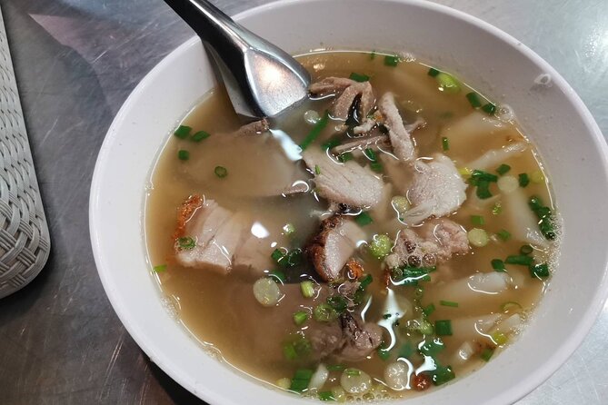 Bangkok: Michelin Guide Street Food Tour by Tuk Tuk - What to wear and pack for street stops