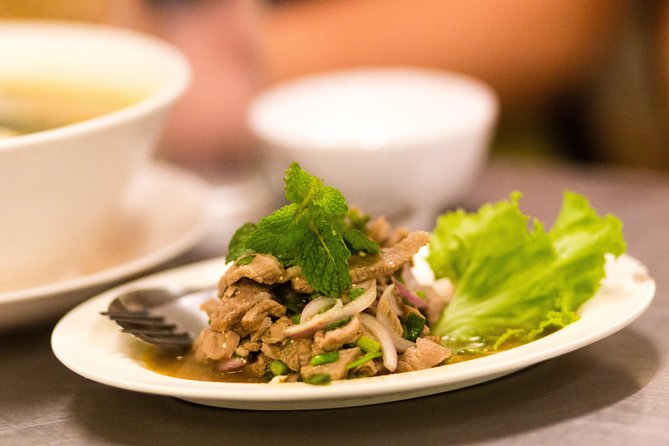 Bangkok Midnight Food Tuk Tuk Tour - Stop 1, Pom Prap Sattru Phai: stir-fried noodles with egg choice