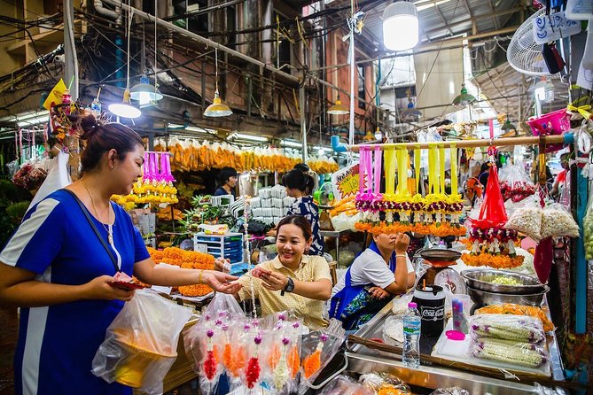 Bangkok Midnight Food Tuk Tuk Tour - Stop 4, Pak Khlong Flower Talat: 24-hour flower market energy