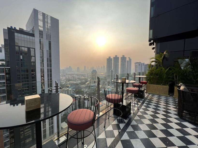 Bangkok: Mojjo Rooftop Lounge & Bar Food & Beverage Package - Latin-Inspired Atmosphere and Live Music: Fun, Not Forced
