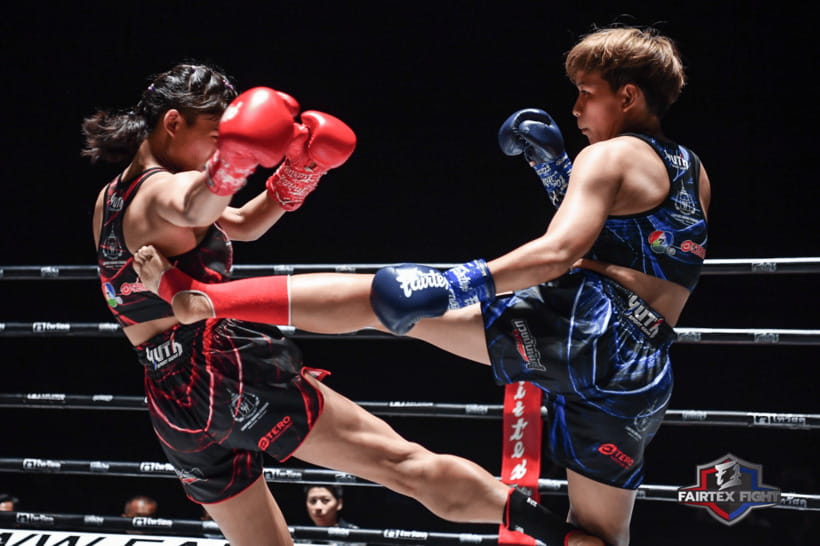 Bangkok: Muay Thai Match at Lumpinee Boxing Stadium - How Muay Thai looks live at Lumpinee: feet, elbows, and knees