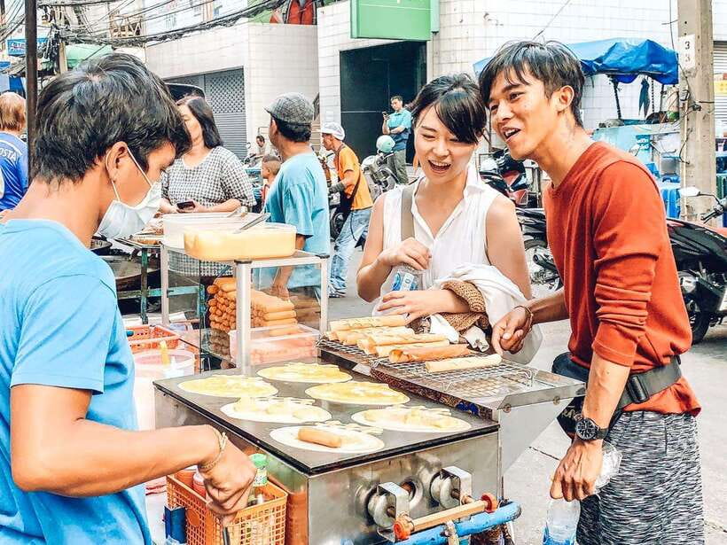 Bangkok: Must-Try Hidden Bike & Food Experience - The family meal stop: where the tour becomes personal