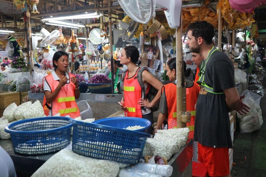 Bangkok: Night Bike Ride and Dinner at a Local Restaurant - Traffic, safety, and the pace that keeps you comfortable