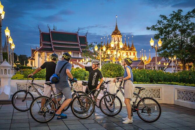 Bangkok: Night Bike Tour with Temples & Flower Market Visit - Getting your bike fit, then easing into Bangkok traffic