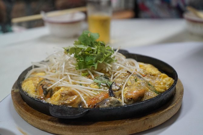 Bangkok Night Michelin Foodie Tour in Chinatown with 15+ tastings - Stop 7: dessert choice, doughnuts with pandan sauce vibes or mango sticky rice