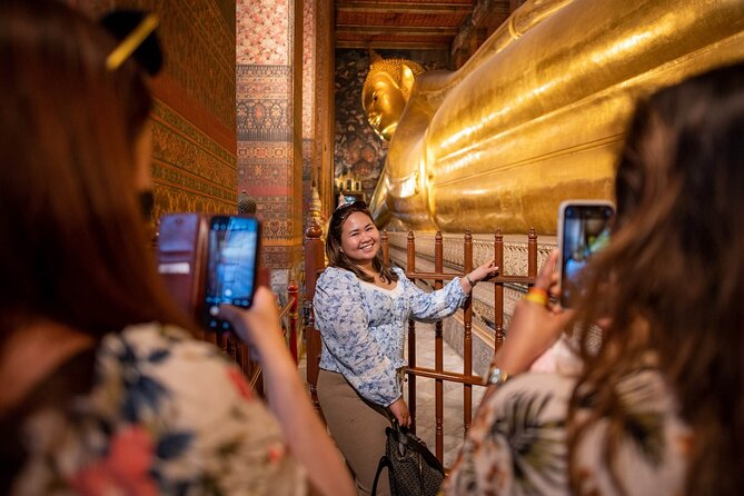 Bangkok Night Tour: Wat Arun, Wat Pho, Chinatown & Tuk Tuk Ride - Getting your bearings at Maha Rat Road