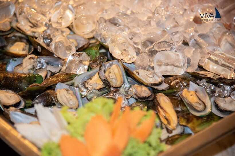 Bangkok: Noah 6 Stars Luxury Chaophraya River Dinner Cruise - Live Music and Thai Dance Shows, Plus the Parts You Might Smile Through