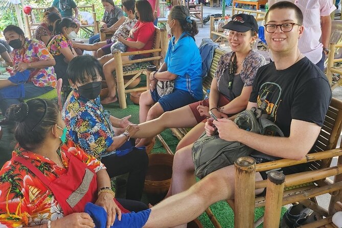 Bangkok Oasis Breezy Bike Tour - Stop 2: Sri Nakhon Khuean Khan Park and Botanical Garden