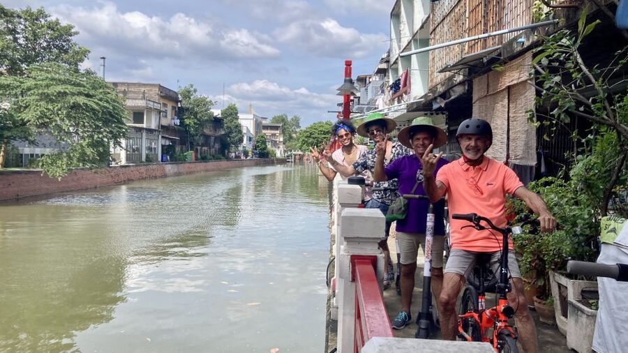 Bangkok : Old City Guided E-Scooter &/or Bike Tour - Wat Chana Songkhram and Khao San Road: Local Life Meets Famous Streets