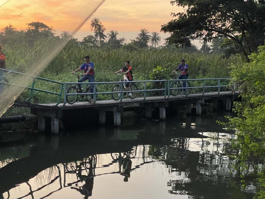 Bangkok Paradise Bicycle & Boat Tour - Canoe or kayak through Bangkok canals: the slow, green Bangkok moment