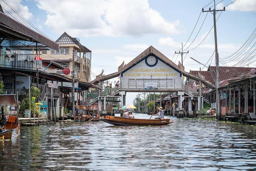 Bangkok: Premium Damnoen Saduak & Railway Market By Food Bus - Damnoen Saduak by longtail boat: five spots in 80 minutes