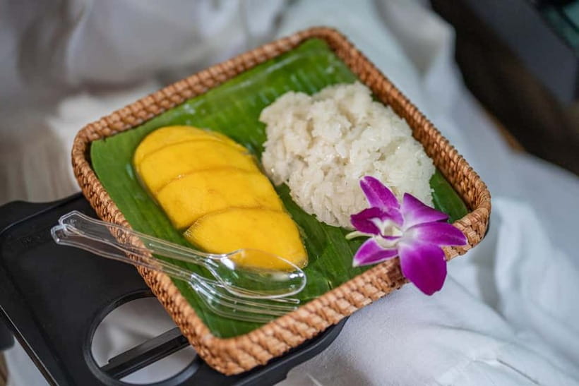 Bangkok: Premium Damnoen Saduak & Railway Market By Food Bus - Pad Thai on the water and how to pace your tasting