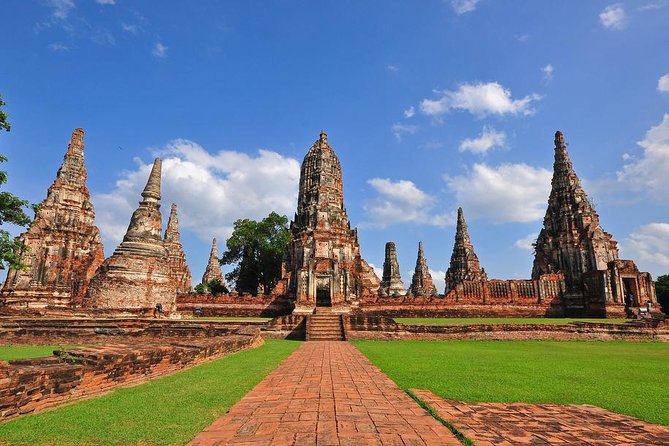 Bangkok: Private Ayutthaya and Bang Pa-In Summer Palace Tour - Wat Yai Chaya Mongkol: quieter ruins near the river