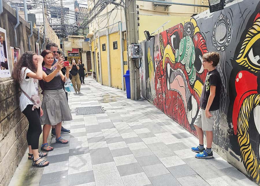 Bangkok Private & Custom Local Guide Tour - Wat Ratchanatdaram: Photo Stop to Guided Visit