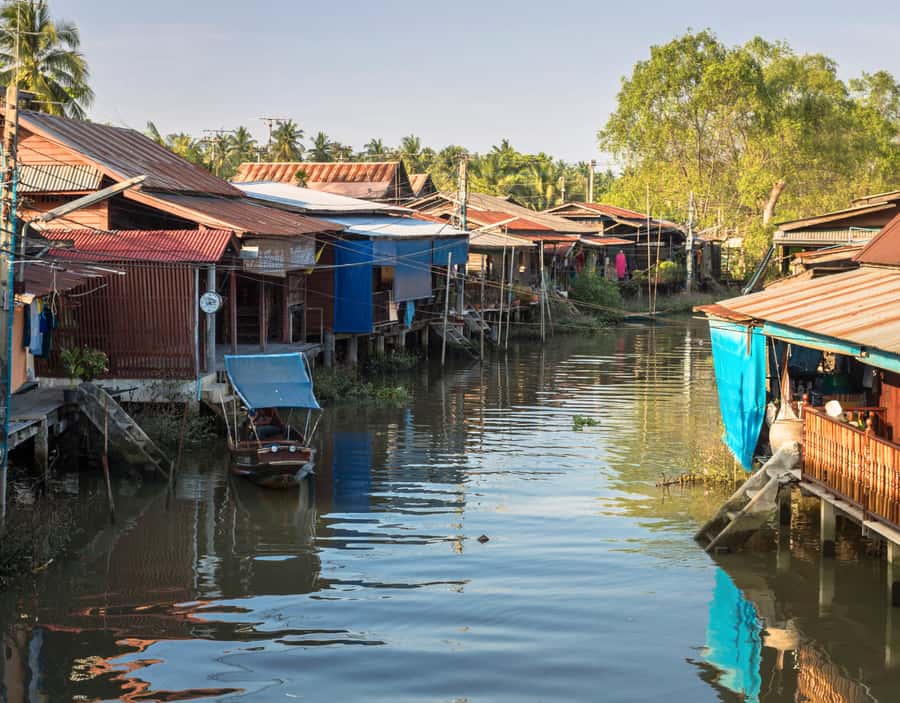Bangkok: Private Damnoen Saduak Floating & Train Market Tour - Coconut Sugar Factory and Hand-Made Sweets You Can Actually See